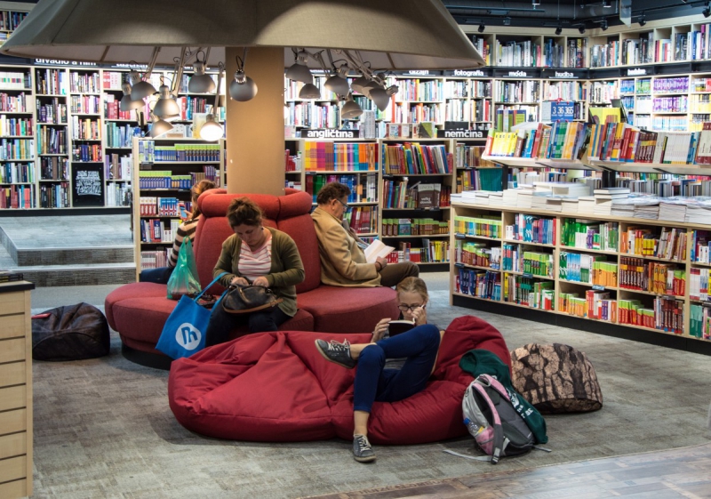 boutique-VALLAURIS-min_books_bookstore_book_reader_readers_reading_shop_sale_books-849006