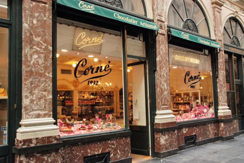boutique-VALLAURIS-min_chocolate_chocolaterie_shop_luxury_chic_gallery_brussels_belgium-558146