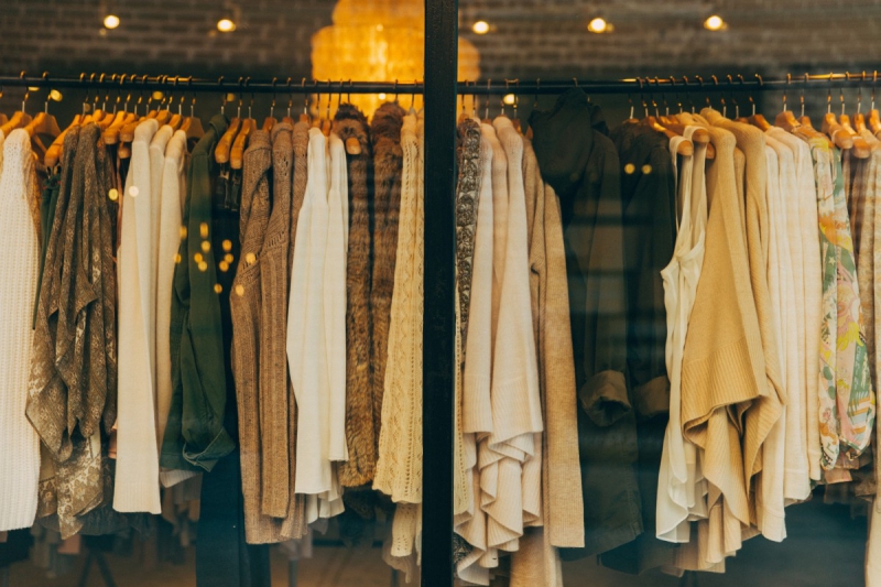 boutique-VALLAURIS-min_clothe_fashion_store_shop_window_store_front-21277